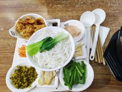 放配菜-在蒙自过桥米线
