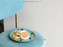 季节水果舒芙蕾松饼-Bai Meow法式西点咖啡