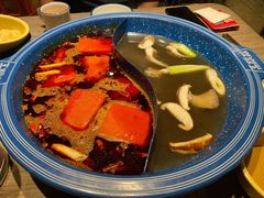 重庆红油经典鸳鸯锅-王歘歘·chuǎ火锅(五道营店)