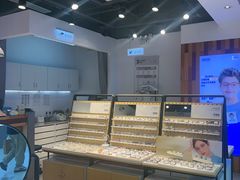 -LOOK眼镜·蔡司依视路配镜(宝山万达店)