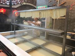 做豆皮-水乡人家私房菜(逢简店)