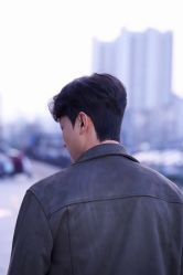 -一家只做男发烫染的店