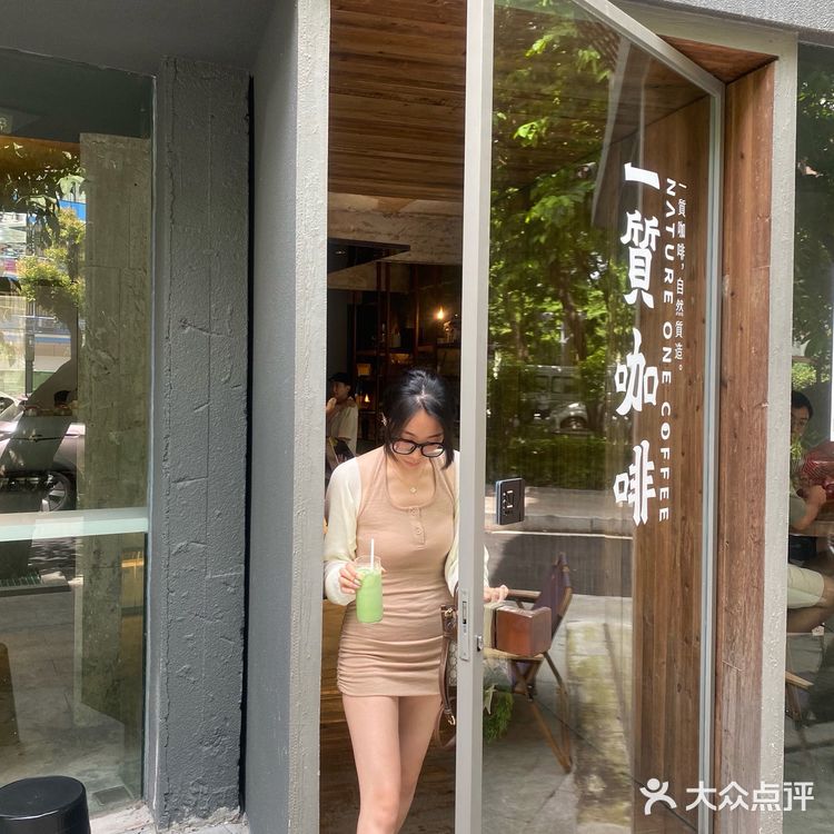 是工业风的咖啡店吗？