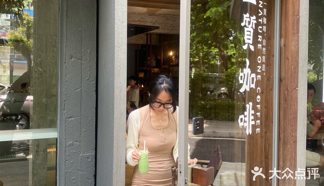 是工业风的咖啡店吗？