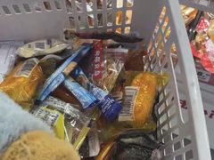 -陆小馋量贩零食(和燕路店)