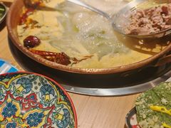 -洱火云南酸菜牛肉火锅(石景山当代商城店)