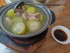 五花肉爆淋切瓜-菠菜美食