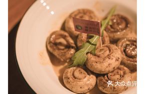 Margherita Baked Mushrooms