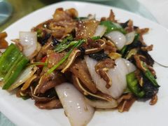 紫苏炒猪耳-三辣馆