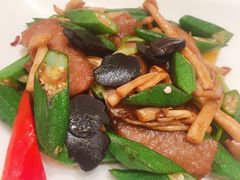 秋葵炒猪颈肉-亢龙太子酒轩(东湖店)