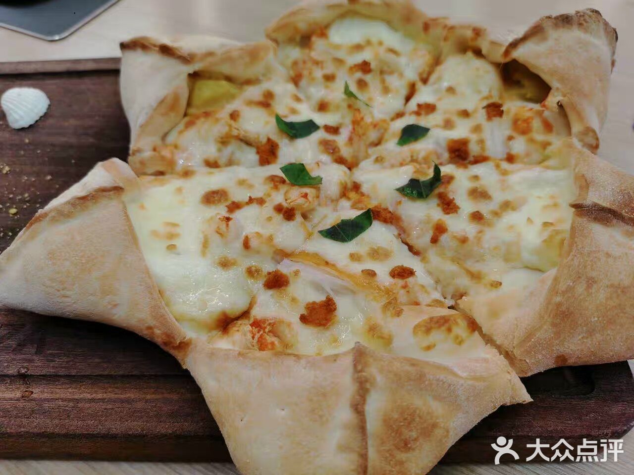 吃起来是那种甜甜咸咸的，很清爽，怕腻的吃这款就对了