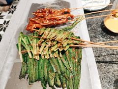 -何妹湿辣牛肉·粤式烧烤砂煲(桂雅路店)