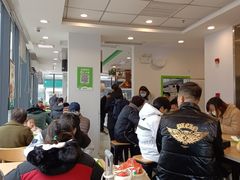 等位区-老乡鸡(武汉中南梅苑小区地铁站店)