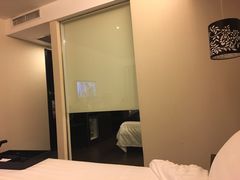 -桔子酒店(上海西藏北路地铁站店)