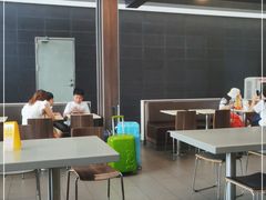 用餐区-麦当劳(深圳北站高铁店)