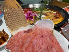 -茅草房·河畔园林火锅