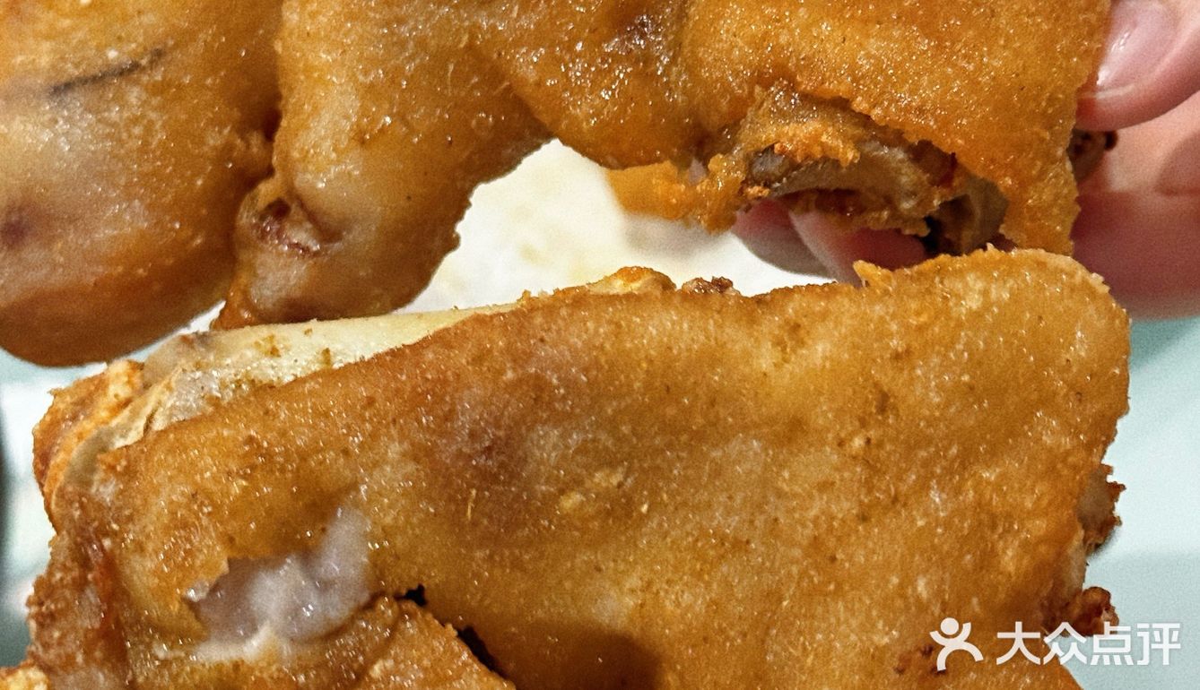 带大家参观下我们的河边小食堂