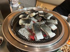 -围炉肉舍•炭烤活鳗•丹东海鲜烤肉(步行街店)