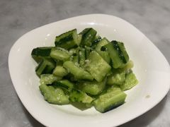 蒜泥黄瓜-渝信川菜 · 川味家常菜(财富购物中心店)