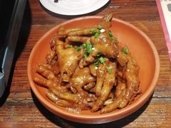 老武汉烧鸡爪-霄汉牛三鲜湖北砂锅菜(万松园2店)