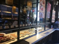 面包甜点陈列柜-新万鑫银丝面·非遗无锡味(惠山古镇店)