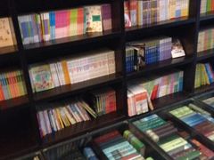 -钟书阁(松江泰晤士小镇店)