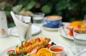 Monet's Garden Croissant