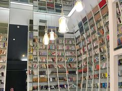 -钟书阁(松江泰晤士小镇店)