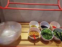 -小蛮椒麻辣烫·麻辣拌(青浦宝龙店)