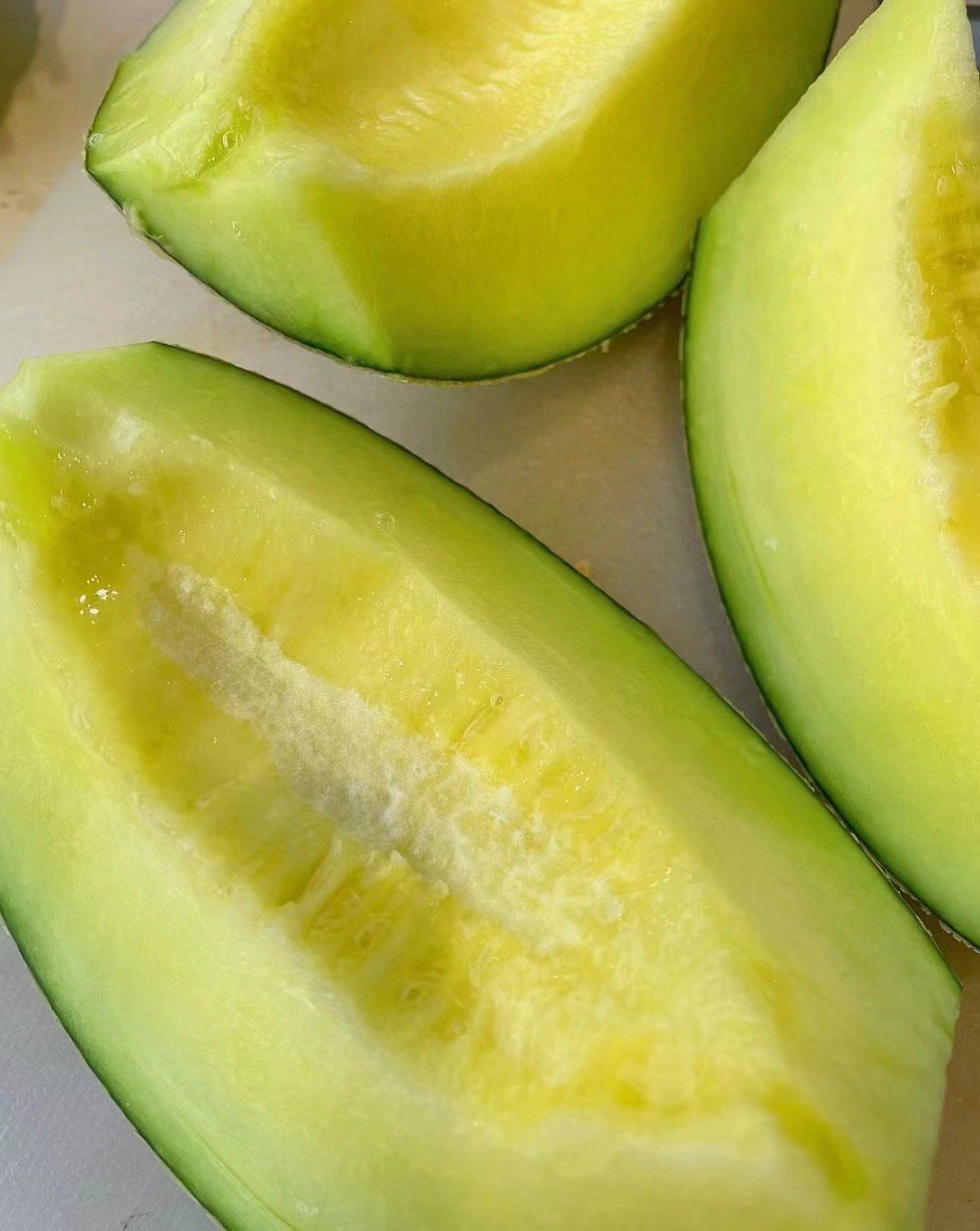 像冰激凌丝滑入口的网纹蜜瓜90对比普通蜜瓜