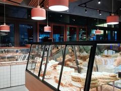 面包甜点陈列柜-Dough&Joe团憩(瑞虹天地月亮湾店)