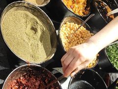 -爆炸头阿姨小四川正宗川味小吃(无任何分店)