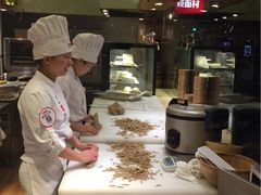 -SKECHERS 斯凯奇(上海国际时尚中心店)