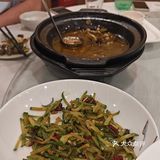 大圆桌下的友情时光
