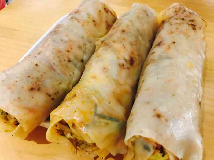 纯手工秘制卷皮米皮肉夹馍(中学街店)-"这家卷皮真的很香,外面一层