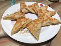 黄米烙-小船渔村•大连菜•大连焖鱼(明泽街店)