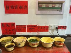 -柳州肥姨妈大骨螺蛳粉(曹路店)