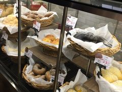 面包甜点陈列柜-欧式面包坊(青岛万象城店)