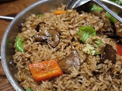 牛肝菌炒饭-老滇山寨•云南特色菜•地方菜•民族风情歌舞表演(金碧店)