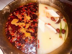 鸳鸯锅底-九鼎轩脆毛肚火锅(三钢里店)