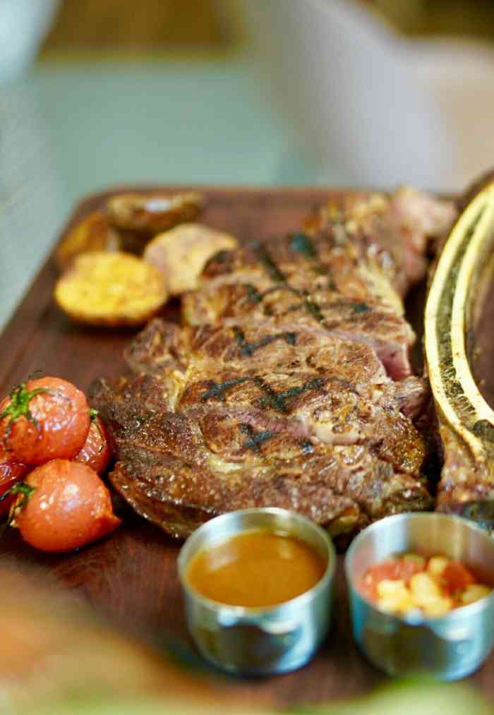 oui chef-"工作日中午大众点评团了一张团后打电话去店.