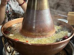 -果松木炭酸菜铜火锅·外婆参鸡汤