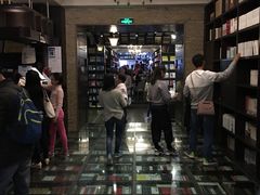 -钟书阁(松江泰晤士小镇店)