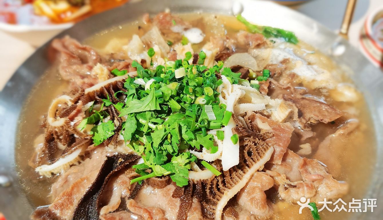 人均50+的跷脚牛肉馆，好吃到跳脚！