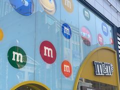 -m豆巧克力世界(上海世茂广场店)