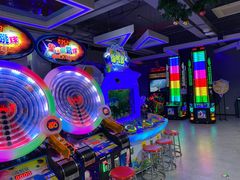 -嗨翻Hi-Fun竞技主题乐园·蹦床亲子生日轰趴(国光1937店)