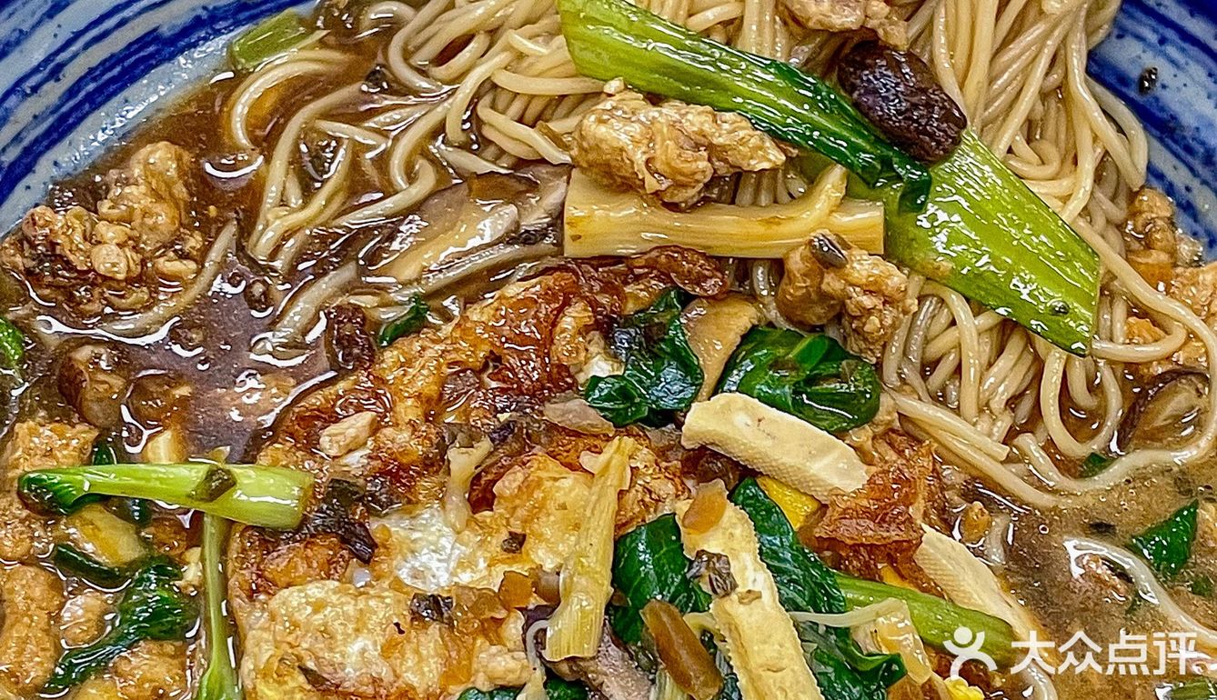 沾着汤吃的小笼包⁉️杭州首家松毛汤包🔥一口一个好吃哭我叻[流泪]