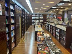 -新华书店(泉城路店)