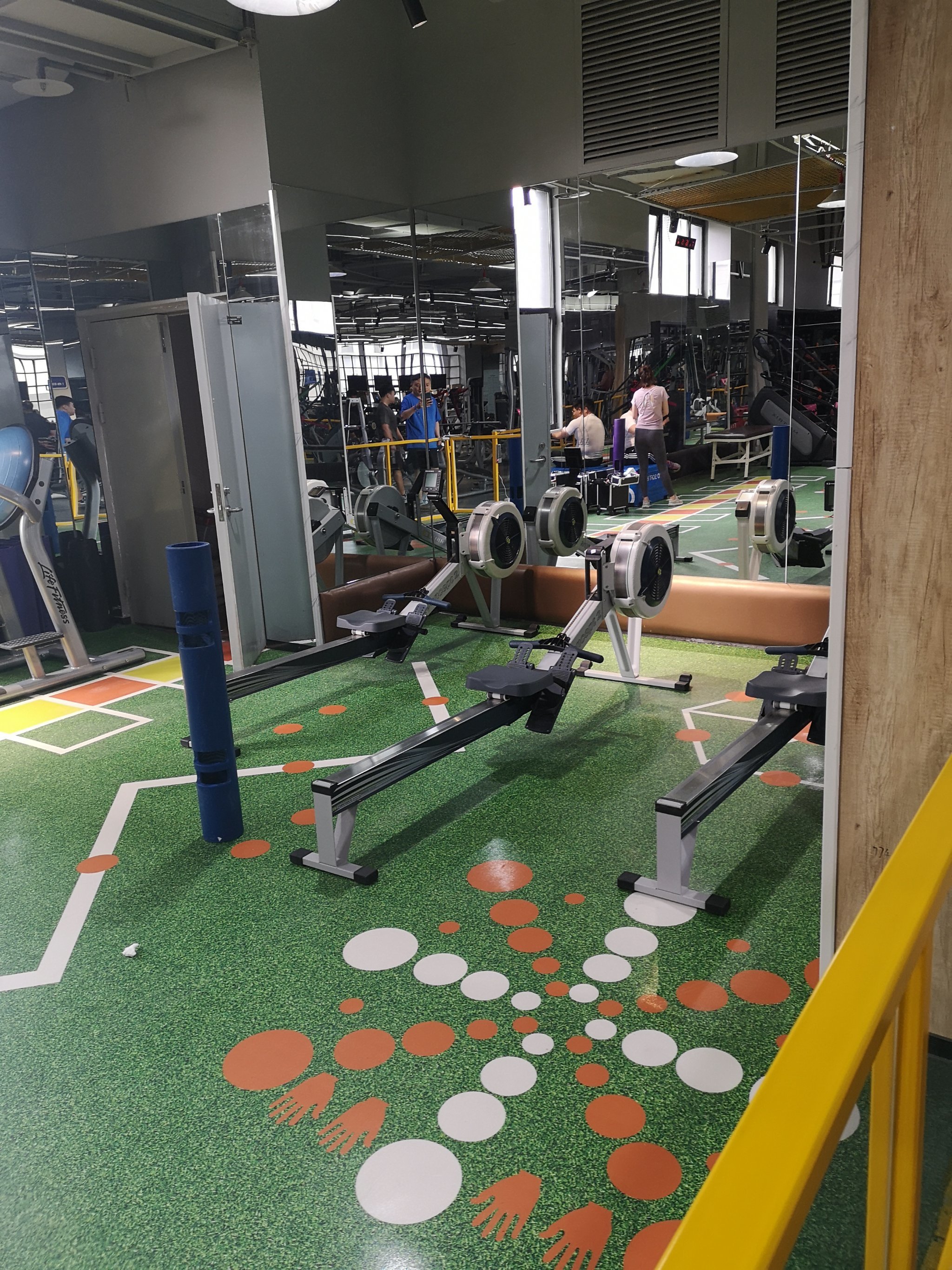 这家健身房的前身是潮庭连锁店,疫情原因店