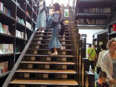 -钟书阁(松江泰晤士小镇店)